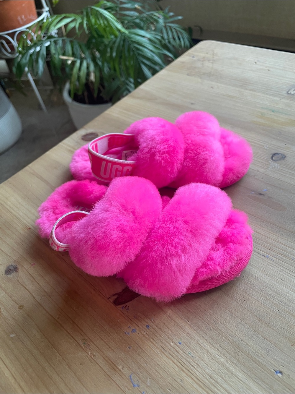 NEW UGG Bright Pink Fluff Slide Sandals with Logo Heel Strap 9